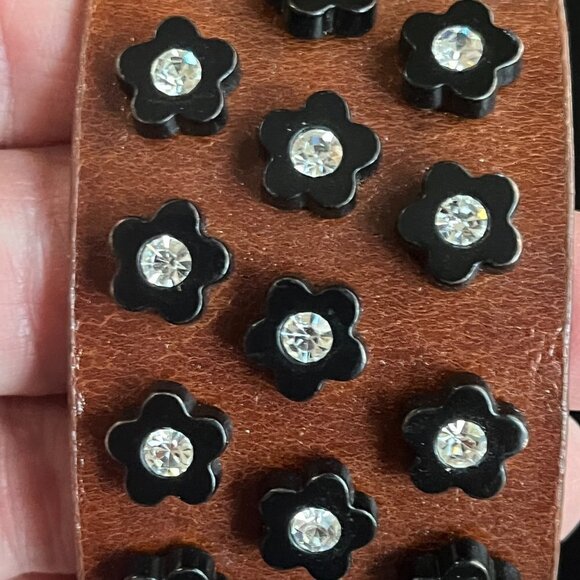 Leather with Enamel Black Daisy Flowers and Rhinestones Adjustable Bracelet - Picture 5 of 11